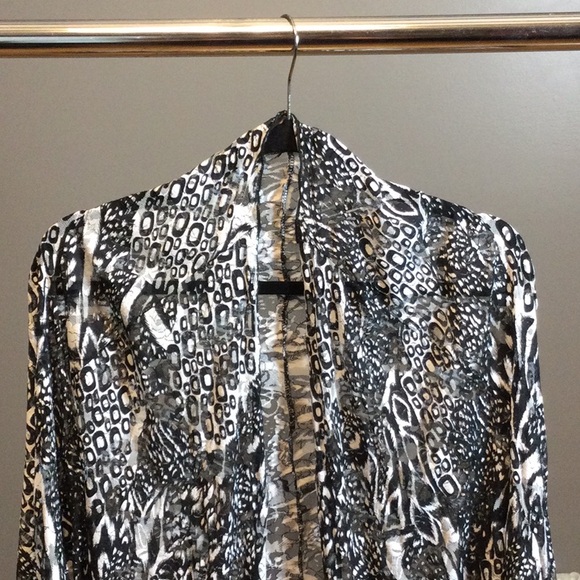 M Cover Charge black boho groovy geometric print wrap with sleeves - Picture 4 of 12